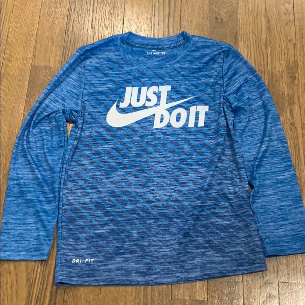 Nike boys long sleeve shirt size 7